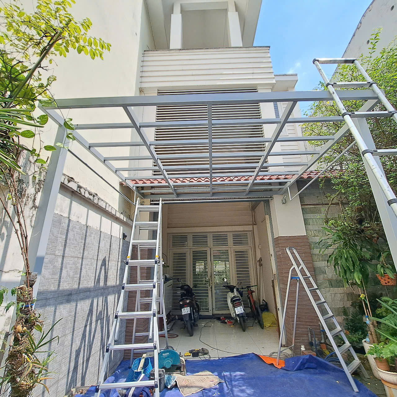 Khung Sắt Cho Mái Poly Đặc